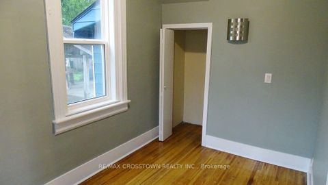 Photo 8 at 39 Grove Street W, Queen's Park, Barrie