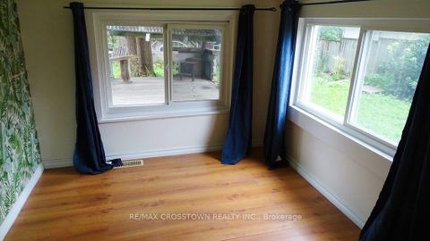 Photo 9 at 39 Grove Street W, Queen's Park, Barrie