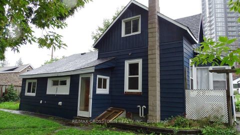 Photo 16 at 39 Grove Street W, Queen's Park, Barrie