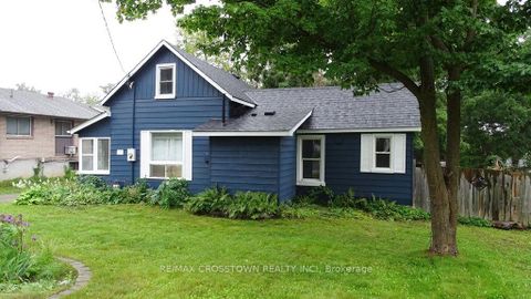 Photo 17 at 39 Grove Street W, Queen's Park, Barrie