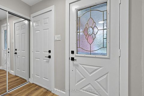 Photo 2 at 6 Ward Drive, Painswick North, Barrie