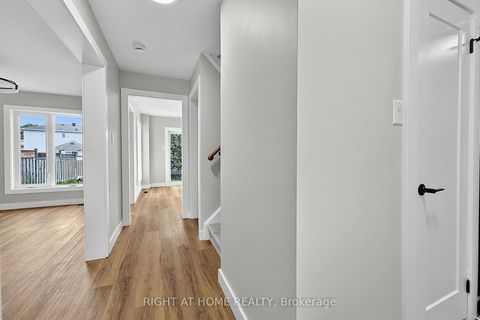 Photo 3 at 6 Ward Drive, Painswick North, Barrie