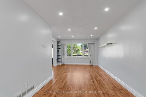 Photo 5 at 27 DAPHNE Crescent, Cundles East, Barrie
