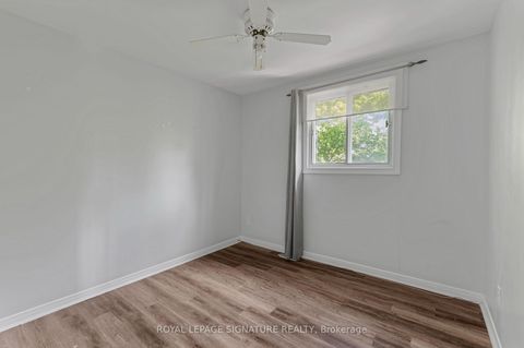 Photo 16 at 27 DAPHNE Crescent, Cundles East, Barrie