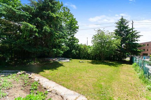 Photo 19 at 27 DAPHNE Crescent, Cundles East, Barrie