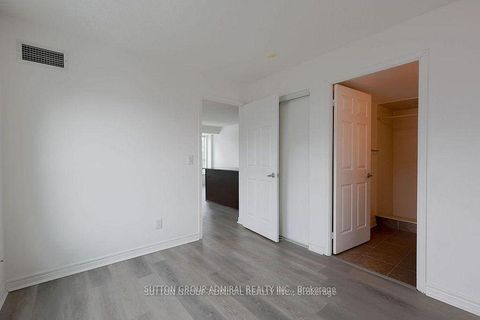 Photo 7 at 409 - 60 Fairfax Crescent, Birchmount, Toronto