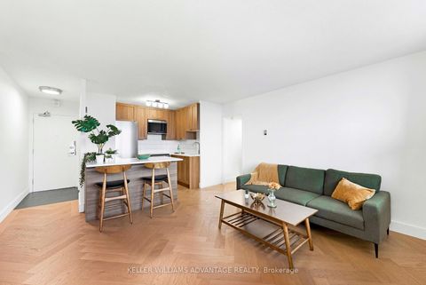 Photo 3 at 2216 - 40 Homewood Avenue, South St. James Town, Toronto