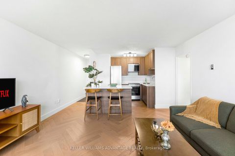 Photo 5 at 2216 - 40 Homewood Avenue, South St. James Town, Toronto