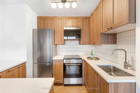 Photo 6 at 2216 - 40 Homewood Avenue, South St. James Town, Toronto