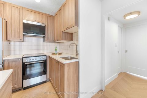 Photo 7 at 2216 - 40 Homewood Avenue, South St. James Town, Toronto