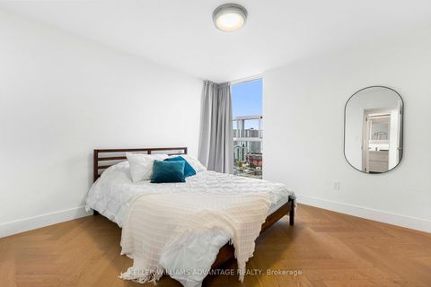 Photo 8 at 2216 - 40 Homewood Avenue, South St. James Town, Toronto