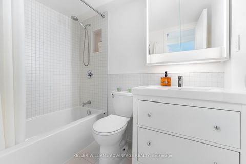 Photo 12 at 2216 - 40 Homewood Avenue, South St. James Town, Toronto
