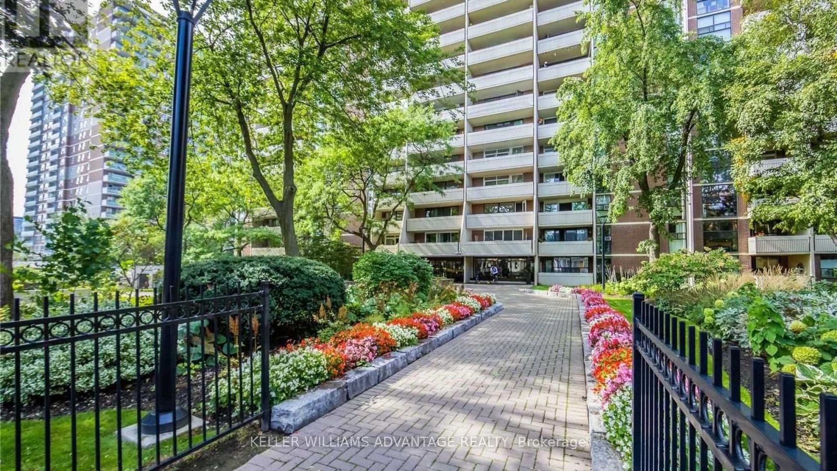 2216 - 40 Homewood Avenue, South St. James Town, Toronto photo 4