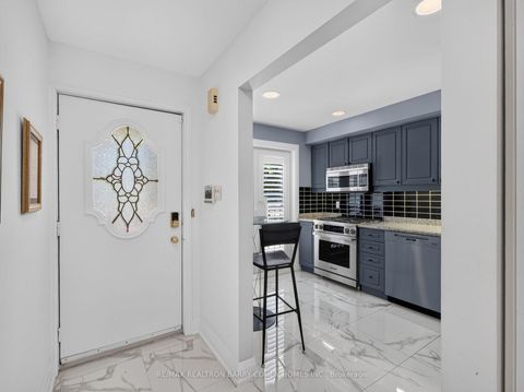 Photo 3 at 21 Birchbank Lane, Don Mills, Toronto