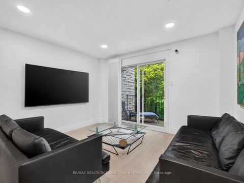 Photo 9 at 21 Birchbank Lane, Don Mills, Toronto