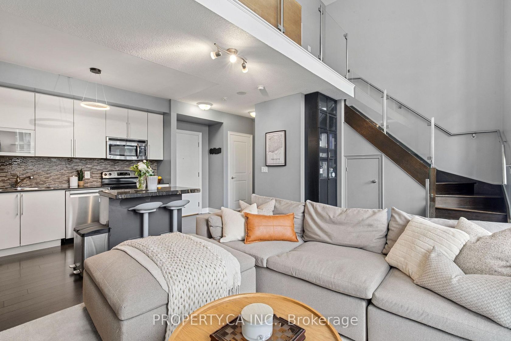 211 - 16 Brookers Lane, Mimico, Toronto photo number 2