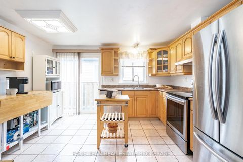 Photo 4 at 24 Laurie Crescent, Wellington, Barrie