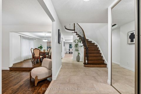 Photo 3 at 122 Colvin Crescent, Brownridge, Vaughan
