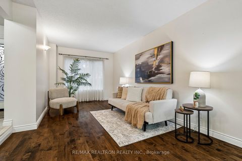 Photo 5 at 122 Colvin Crescent, Brownridge, Vaughan