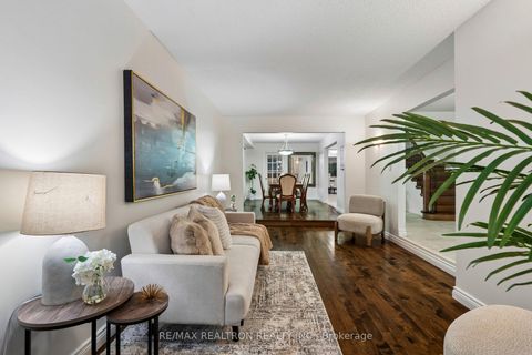 Photo 6 at 122 Colvin Crescent, Brownridge, Vaughan