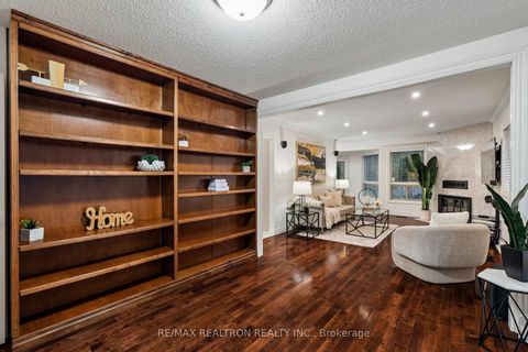 Photo 9 at 122 Colvin Crescent, Brownridge, Vaughan