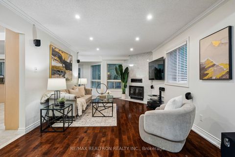 Photo 10 at 122 Colvin Crescent, Brownridge, Vaughan