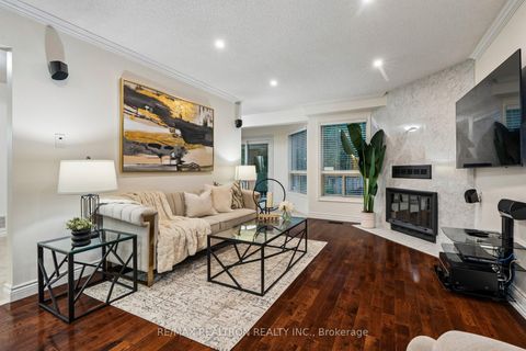 Photo 11 at 122 Colvin Crescent, Brownridge, Vaughan
