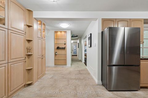 Photo 13 at 122 Colvin Crescent, Brownridge, Vaughan