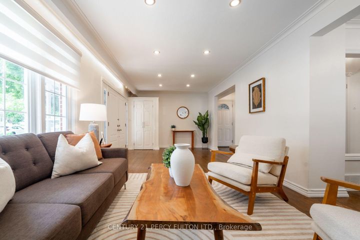 Photo 6 at 6 Donna Court, Newtonbrook East, Toronto