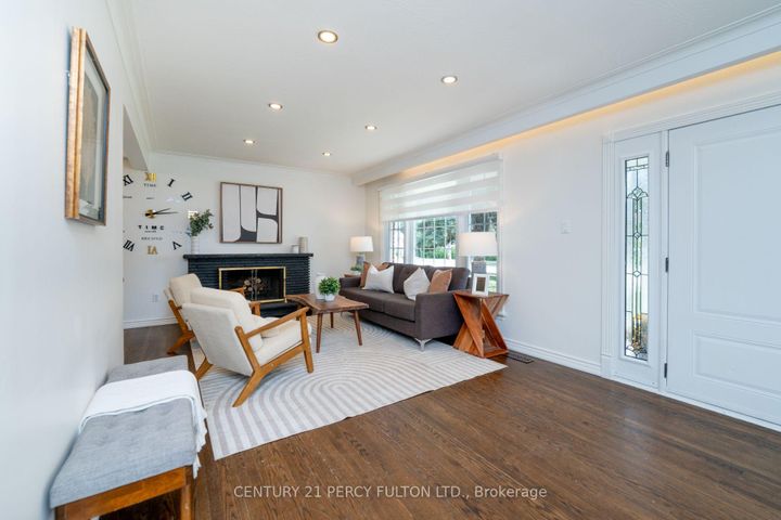 Photo 8 at 6 Donna Court, Newtonbrook East, Toronto