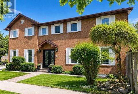 Photo 1 at 1 Tiffany Gate, South Richvale, Richmond Hill