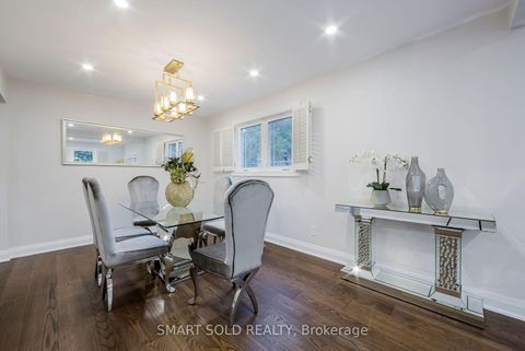 Photo 10 at 1 Tiffany Gate, South Richvale, Richmond Hill