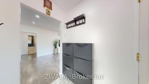 Photo 2 at 125 Jeffcoat Drive, Clairville, Toronto