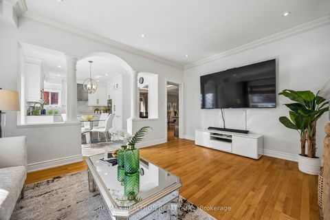 Photo 11 at 9 Kimono Crescent, Rouge Woods, Richmond Hill