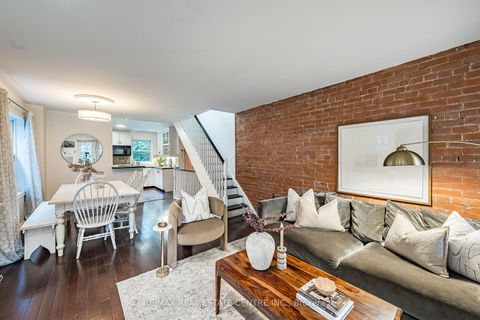 Photo 3 at 14 Wildwood Crescent, Woodbine Corridor, Toronto