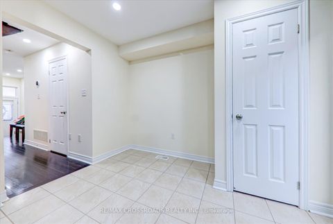 Photo 13 at 19 Kawneer Terrace, Dorset Park, Toronto