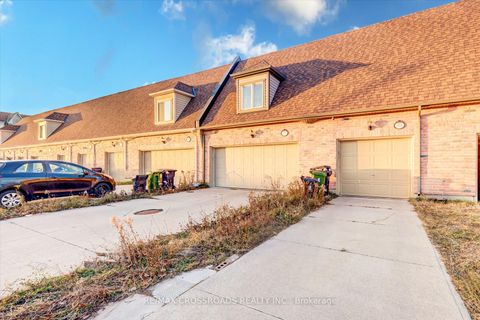 Photo 31 at 19 Kawneer Terrace, Dorset Park, Toronto