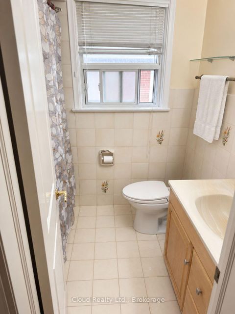 Photo 10 at 138 Lomar Drive, Jane Heights, Toronto