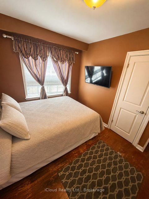 Photo 11 at 138 Lomar Drive, Jane Heights, Toronto