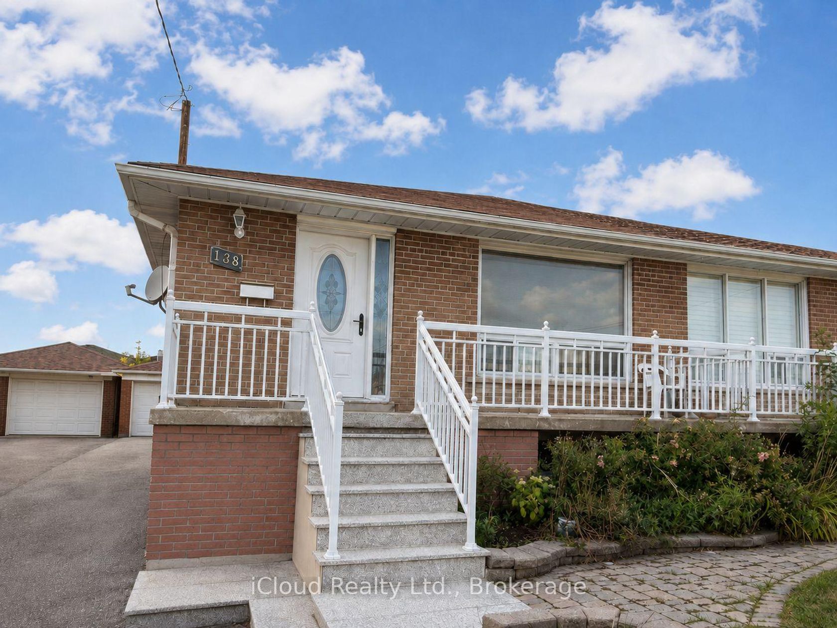 138 Lomar Drive, Jane Heights, Toronto photo 2