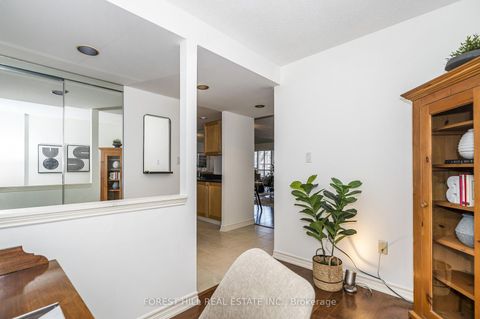Photo 2 at 319 - 225 Davenport Road, Annex, Toronto