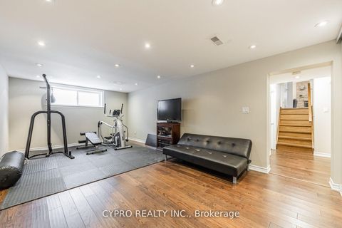 Photo 2 at 22 Banstock Drive, Steeles, Toronto