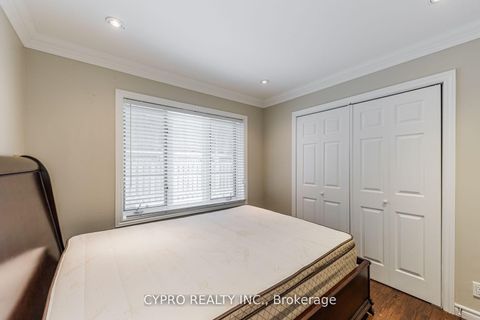 Photo 5 at 22 Banstock Drive, Steeles, Toronto