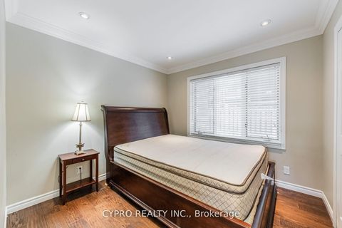 Photo 6 at 22 Banstock Drive, Steeles, Toronto