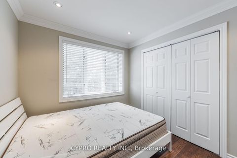 Photo 7 at 22 Banstock Drive, Steeles, Toronto