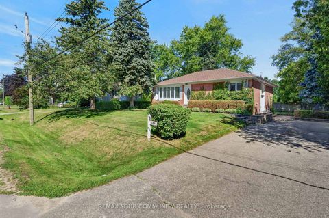 Photo 1 at 154 Hollingsworth Drive, King City, King