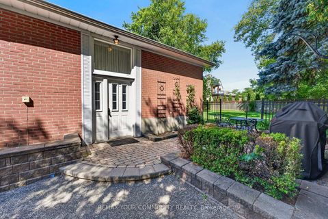 Photo 4 at 154 Hollingsworth Drive, King City, King