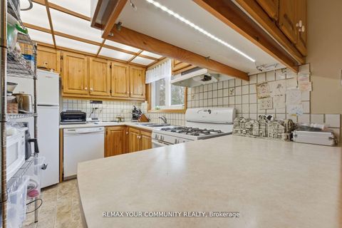 Photo 7 at 154 Hollingsworth Drive, King City, King
