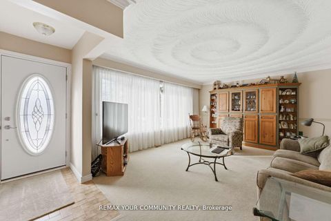 Photo 10 at 154 Hollingsworth Drive, King City, King