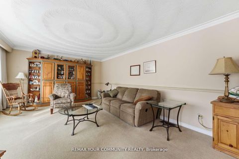 Photo 11 at 154 Hollingsworth Drive, King City, King